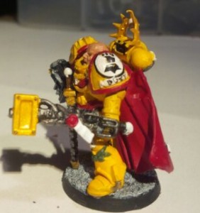 Imperial Fists Space Marine Captain: Right view
